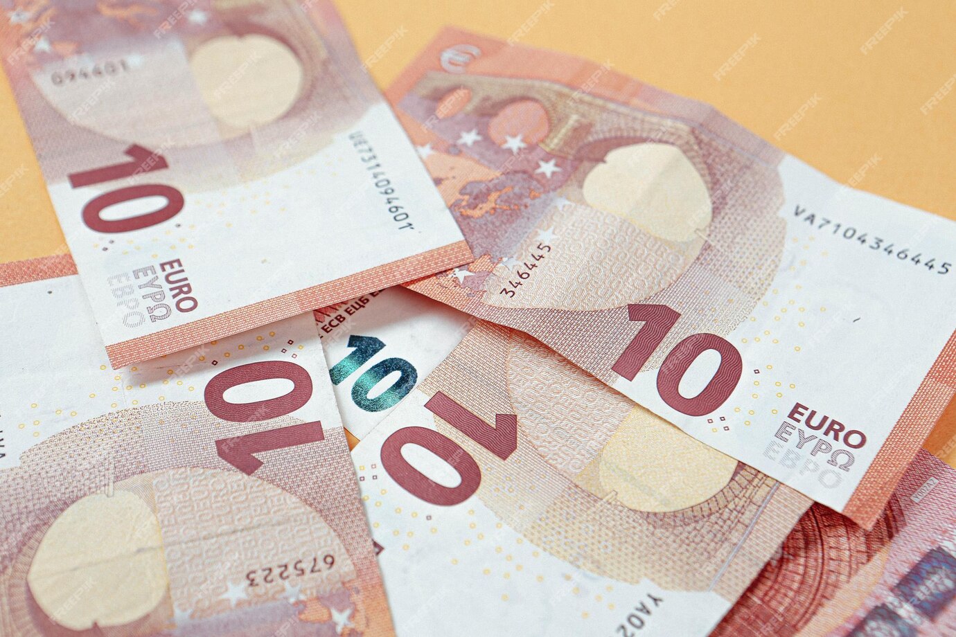 desítky eur