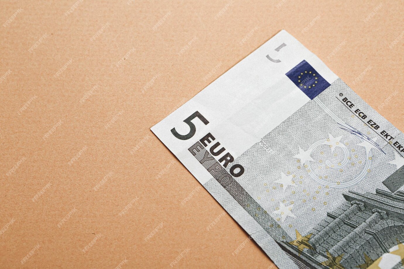 pět eur