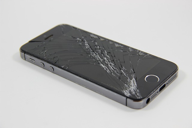 rozbitý iphone